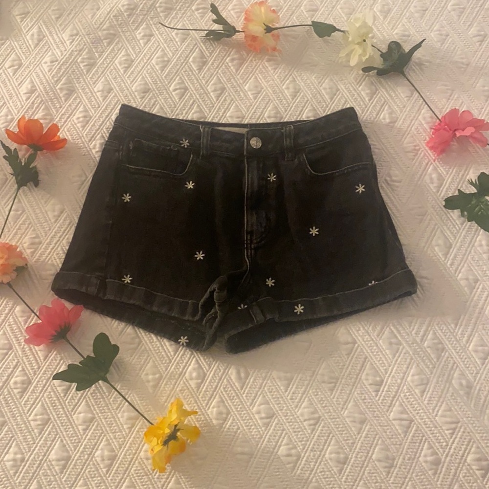 PACSUN Black shorts with flower detail, size 25